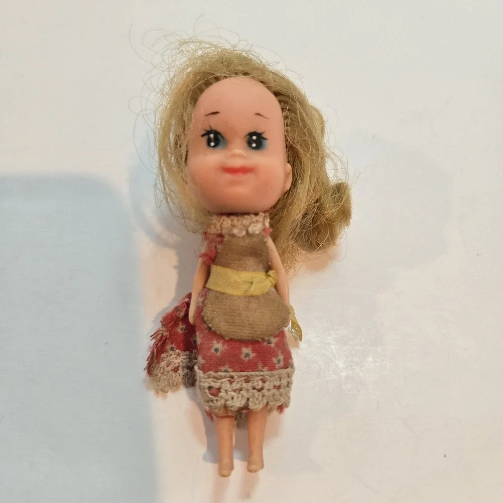 Vintage Mattel The Littles Miniature Doll 3' Belinda, red Floral polka dot dress